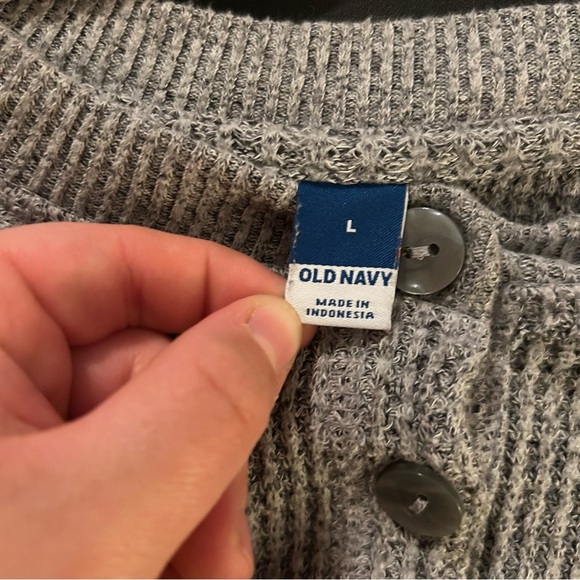 Old Navy Grey Waffle Knit Long Sleeved Thermal Size L Fall Layering Cozy Warm - Picture 3 of 11